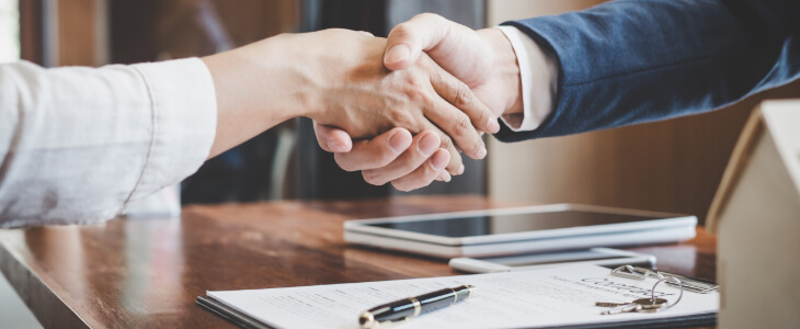 image of two people shaking hands in agreement